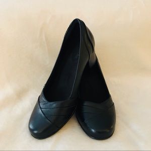NWOT Clark’s Black Pumps Size 7
